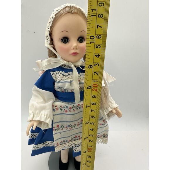 Vintage 1986 Effanbee Sweden Dolls Of The World - Picture 4 of 7